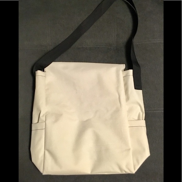Unisex Minimalist Messenger Bag (NWOT) - Picture 6 of 8